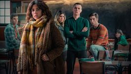 Un oscuro relato lleno de secretos, sospechas y traiciones. Un oscuro relato lleno de secretos, sospechas y traiciones.