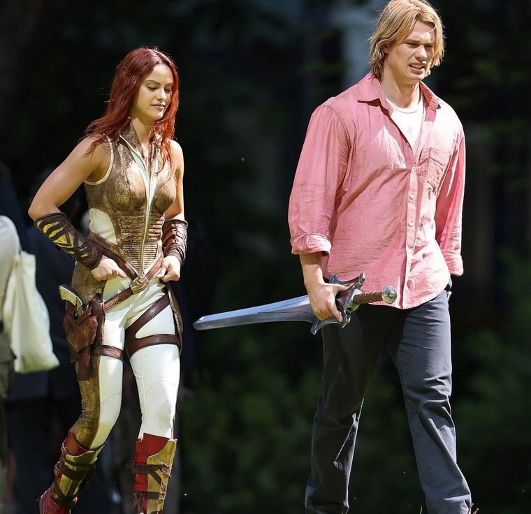 Filtraciones del set con Camila Mendes como Teela y Nicholas Galitzine como He-Man. Filtraciones del set con Camila Mendes como Teela y Nicholas Galitzine como He-Man.