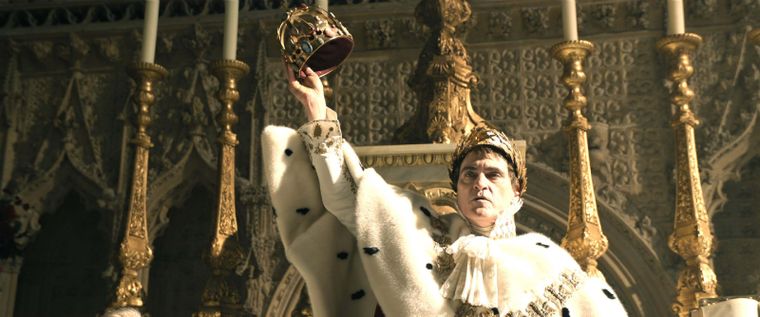 Joaquin Phoenix se luce como Napoleón Bonaparte.
