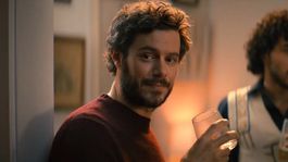 Adam Brody protagoniza Nadie quiere esto, la nueva serie de Netflix