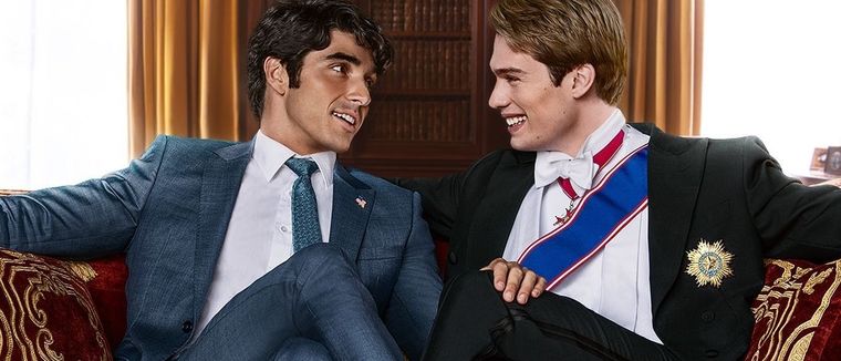 Nicholas Galitzine y Taylor Zakhar Perez protagonizan esta divertida adaptación