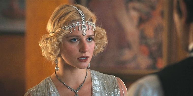 Julia Schlaepfer interpreta a Alexandra Dutton en 1923 Julia Schlaepfer interpreta a Alexandra Dutton en 1923