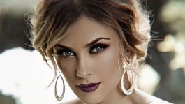 Aracely Arámbula celebró la llegada del fin de semana con una foto que enamoró a sus seguidores.