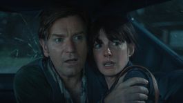 Ewan McGregor y Anne Hathaway en su primera colaboración en la pantalla grande. Ewan McGregor y Anne Hathaway en su primera colaboración en la pantalla grande.