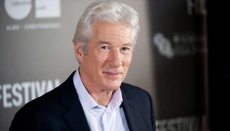 Actualmente, Richard Gere tiene 73 años.