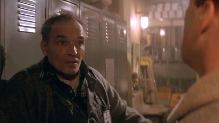 Tom Bower junto a Bruce Willis en Die Hard