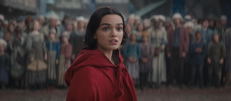 Rachel Zegler como Blanca Nieves en el último live action de Disney
