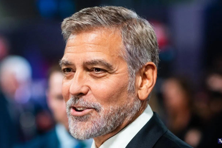 George Clooney ha tenido que teñir su reconocida cabellera canosa