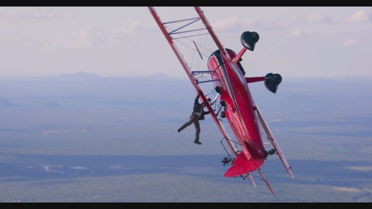 Tom Cruise en una de las vertiginosas y peligrosas escenas para Misión Imposible: Sentencia Final. Tom Cruise en una de las vertiginosas y peligrosas escenas para Misión Imposible: Sentencia Final.