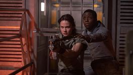 Rain Carradine y Andy preparados para enfrentar al Alien