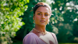 Simone Ashley interpreta a Kate Sharma en la serie Bridgerton