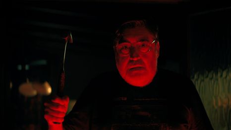 Alfred Molina en la serie de Netflix que ya no continuará. Alfred Molina en la serie de Netflix que ya no continuará.