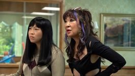La comedia se encuentra protagonizada por Sandra Oh y Awkwafina