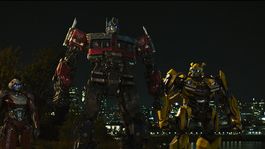 Arcee, Optimus Prime y Bumblebee listos para la acción