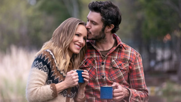 Kristen Bell y Adam Brody protagonizan Nadie quiere esto. Kristen Bell y Adam Brody protagonizan Nadie quiere esto.