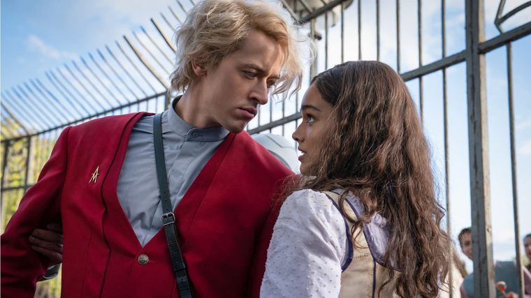 Existen algunas diferencias entre la película precuela y el libro