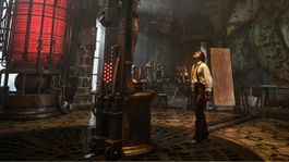 Víctor Frankenstein, interpretado por Oscar Isaac, contempla con ternura a su creación en el laboratorio.