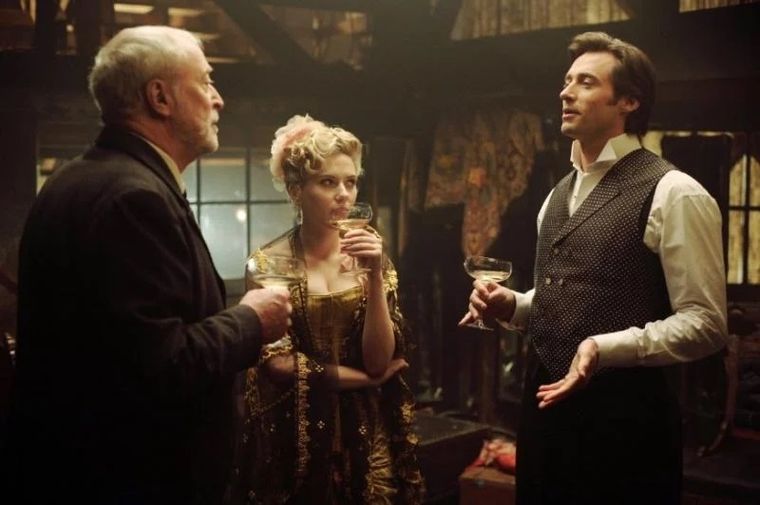 La película está basada en The Prestige de Christopher Priest. La película está basada en The Prestige de Christopher Priest.