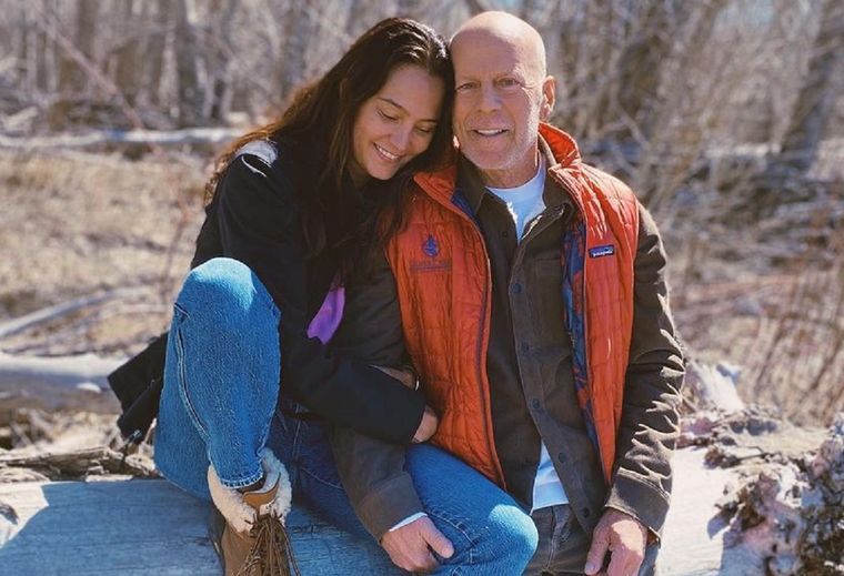 Bruce Willis junto a su esposa Emma Heming