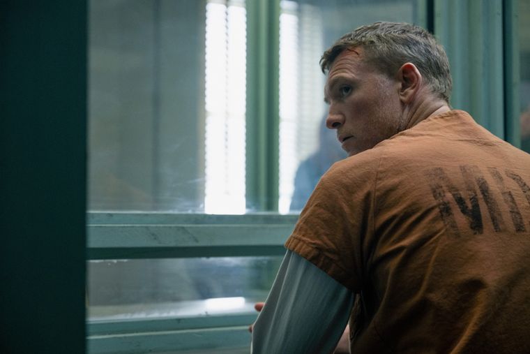 Sam Worthington en Te encontraré. 