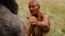 Ralph Fiennes regresa como el Dr. Kelson en 28 Years Later: The Bone Temple. Ralph Fiennes regresa como el Dr. Kelson en 28 Years Later: The Bone Temple.