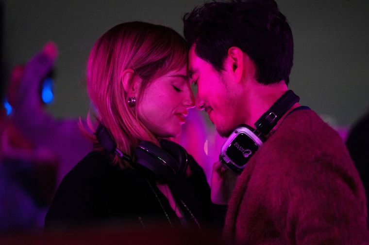 Lucy Boynton y Justin H. Min se lucen en este drama romántico que llegará a Star+ el viernes 12 de abril
