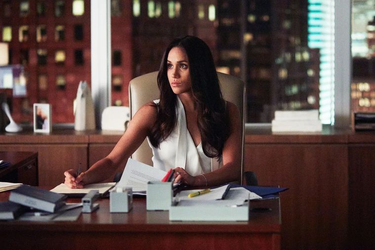 La actriz Gina Torres reveló que ningún miembro del elenco tiene el número telefónico de la Duquesa de Sussex, por lo que no pudieron hacerle llegar la invitación