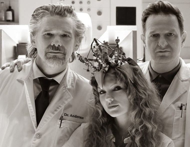 Taylor Swift, Ethan Hawke y Josh Carles en el rodaje de Fortnight