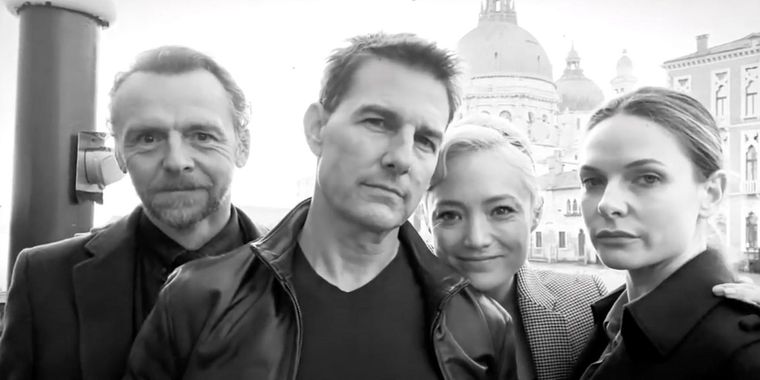 Pom y el elenco de M:i7 contra Hemsworth