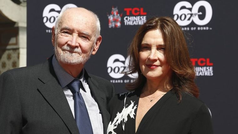 A principios de este año, Barbara Broccoli y Michael G. Wilson cerraron un millonario acuerdo con Amazon MGM Studios por los derechos de James Bond, del que perdieron total potestad. A principios de este año, Barbara Broccoli y Michael G. Wilson cerraron un millonario acuerdo con Amazon MGM Studios por los derechos de James Bond, del que perdieron total potestad.