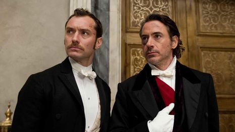 Jude Law y Robert Downey Jr. en Sherlock Holmes: A Game of Shadows.