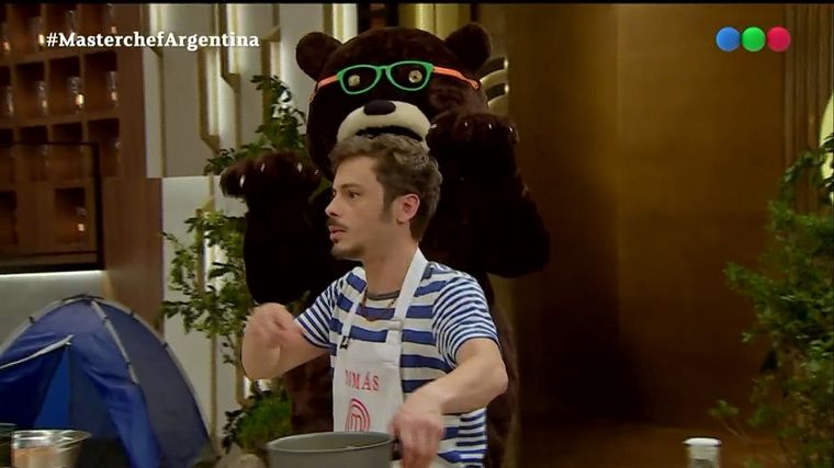 Ese oso tiene mucho estilo.