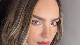 Belinda sorprendió al recitar su oración en pleno concierto.