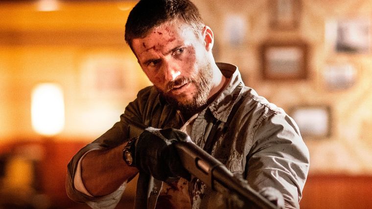 Scott Eastwood protagoniza el thriller de acción junto a Mel Gibson. Scott Eastwood protagoniza el thriller de acción junto a Mel Gibson.
