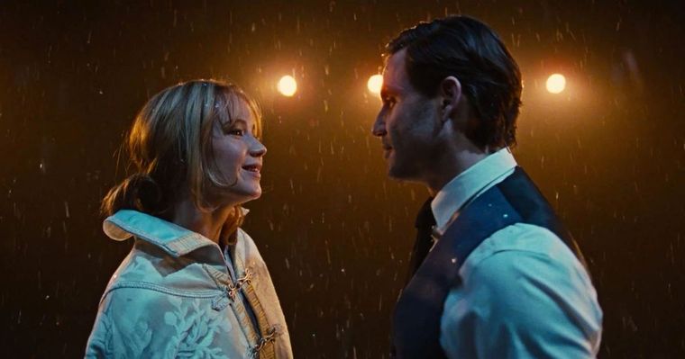 Jennifer Lawrence y Bradley Cooper juntos en la película Joy (2015).