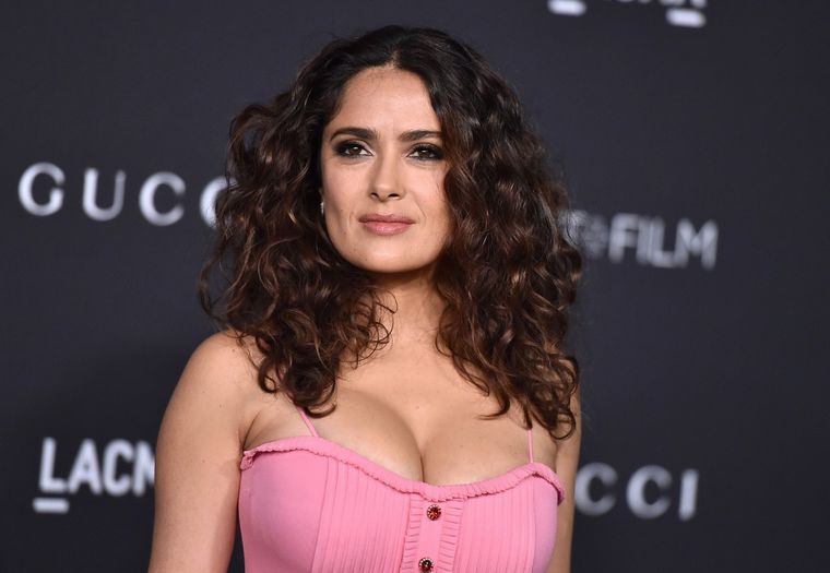 Los escotes de Salma Hayek ya son una institución