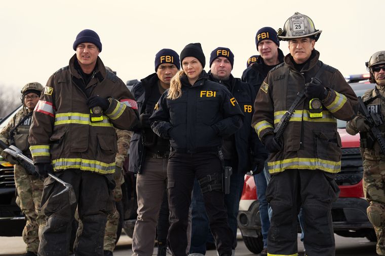 El nuevo crossover de Chicago Fire, Chicago P.D. y Chicago Med, la temática gira en torno al pasado que atormenta a los protagonistas de las tres series, marcados por tragedias de las que fueron testigos. El nuevo crossover de Chicago Fire, Chicago P.D. y Chicago Med, la temática gira en torno al pasado que atormenta a los protagonistas de las tres series, marcados por tragedias de las que fueron testigos.