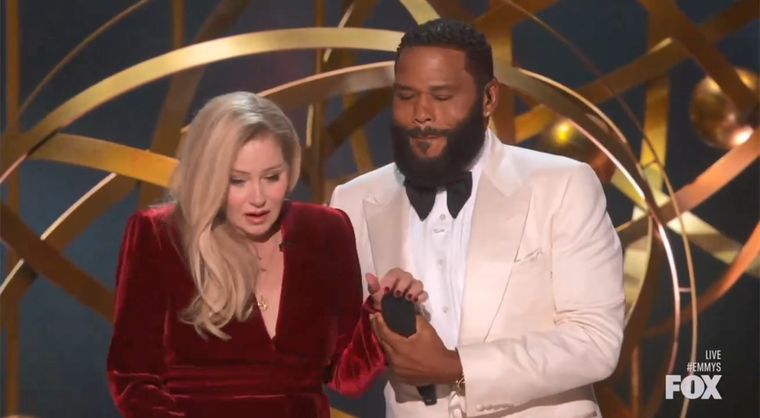 Christina Applegate emocionó a todos en la ceremonia