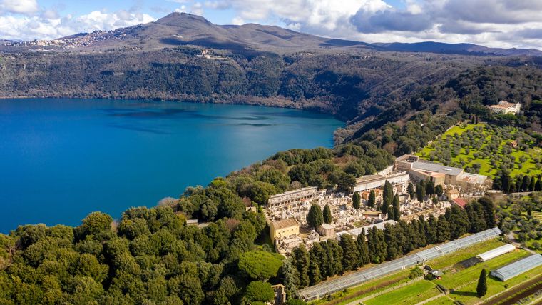 La zona de Albano Laziale también sirvió de escenario para la serie. La zona de Albano Laziale también sirvió de escenario para la serie. 