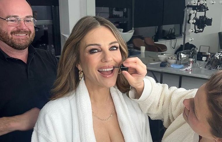 Elizabeth Hurley volvió a levantar la temperatura con sus fotos