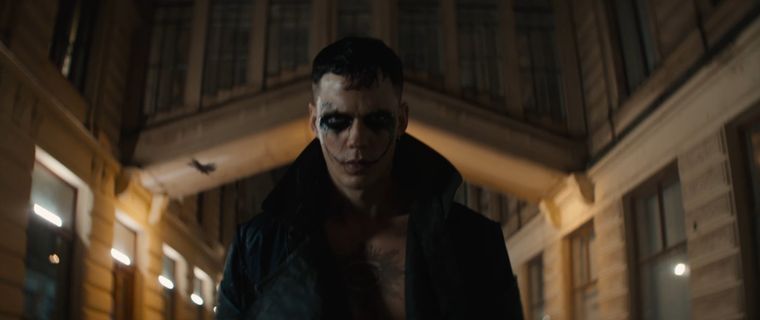 A días del estreno, Bill Skarsgård manifestó su enojo con el final del reboot de El Cuervo