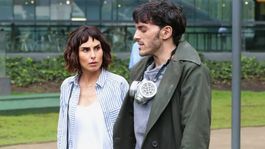 Estrenada en 2019, El hubiera si existe sigue a Elisa, una joven que se cruza con su yo del futuro y que le habla del 2020