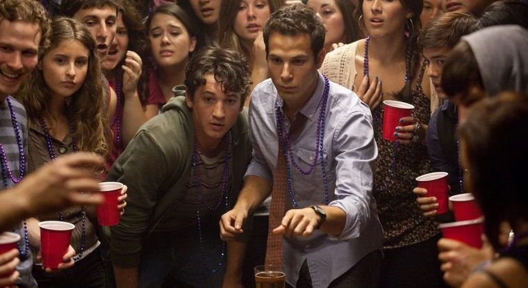 Con Miles Teller, Skylar Astin y Justin Chon. Con Miles Teller, Skylar Astin y Justin Chon.