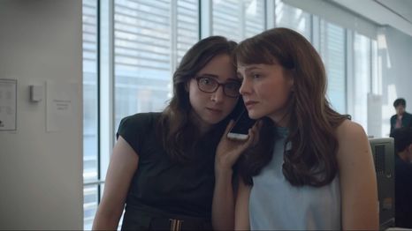 Carey Mulligan y Zoe Kazan protagonizan este filme. Carey Mulligan y Zoe Kazan protagonizan este filme.