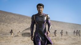 Kumail Nanjiani como Kingo en Eternals.