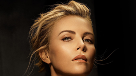 La talentosa Charlize Theron tiene una importante fortuna debido a tu larga lista de éxitos taquilleros.