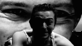 Minimalista, extraño y fascinante: el cortometraje de Nolan que podría pasar por una obra de David Lynch. Minimalista, extraño y fascinante: el cortometraje de Nolan que podría pasar por una obra de David Lynch.