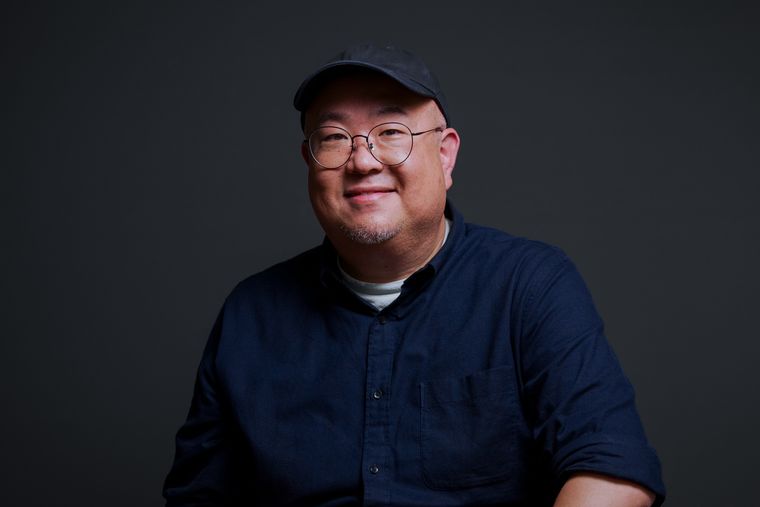 Peter Sohn es un director, animador, actor de voz y artista de historia estadounidense de ascendencia coreana. Peter Sohn es un director, animador, actor de voz y artista de historia estadounidense de ascendencia coreana.