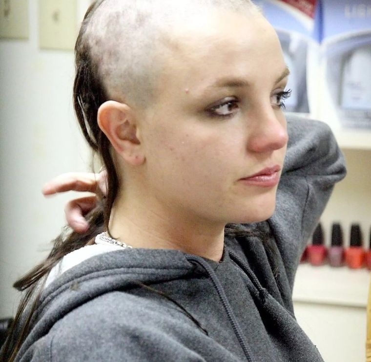 En 2007, Britney Spears se rapó la cabeza en medio de un escándalo