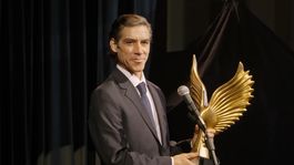 Óscar Jaenada se luce en Horario estelar, la nueva serie de Star Plus